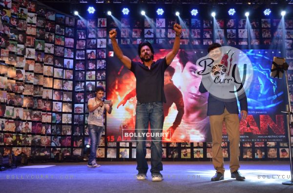 Shah Rukh Khan at Trailer Launch of 'FAN' (397959)