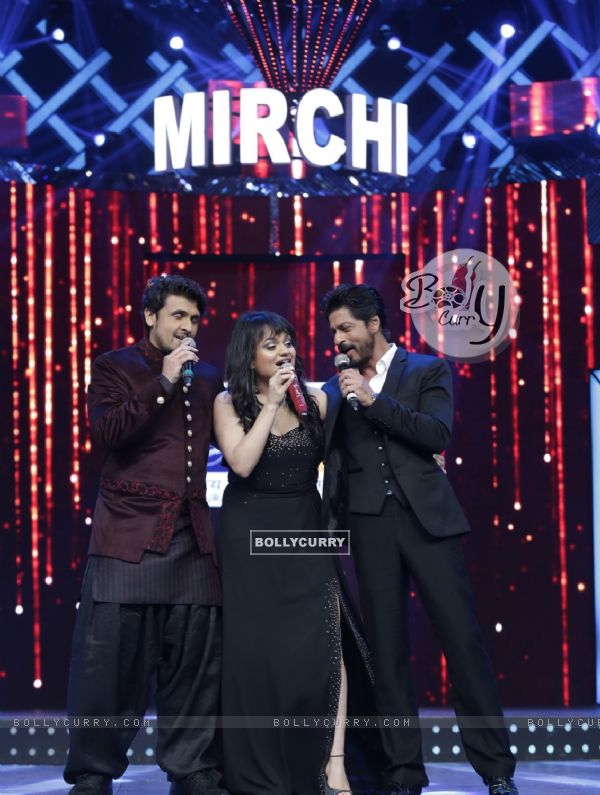 Sonu Niigam and Shah Rukh Khan entertain the audience at Mirchi Music Awards 2016