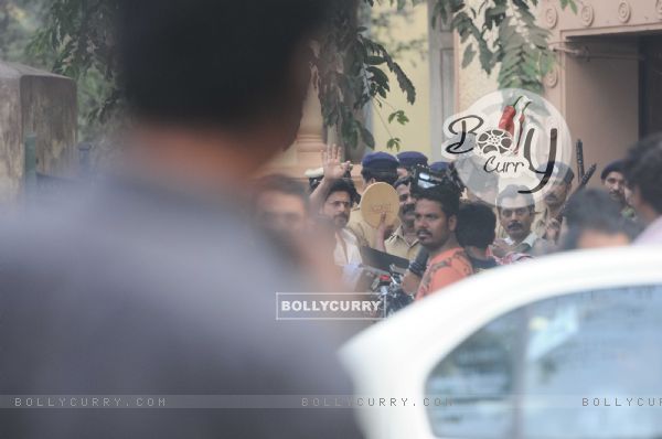 Shah Rukh Khan snapped shooting for Raees at Parsi Gymkhana at Dadar