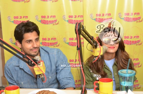 Sidharth Malhotra and Alia Bhatt Goes Live on Radio Mirchi for Promotions of 'Kapoor & Sons' (398611)