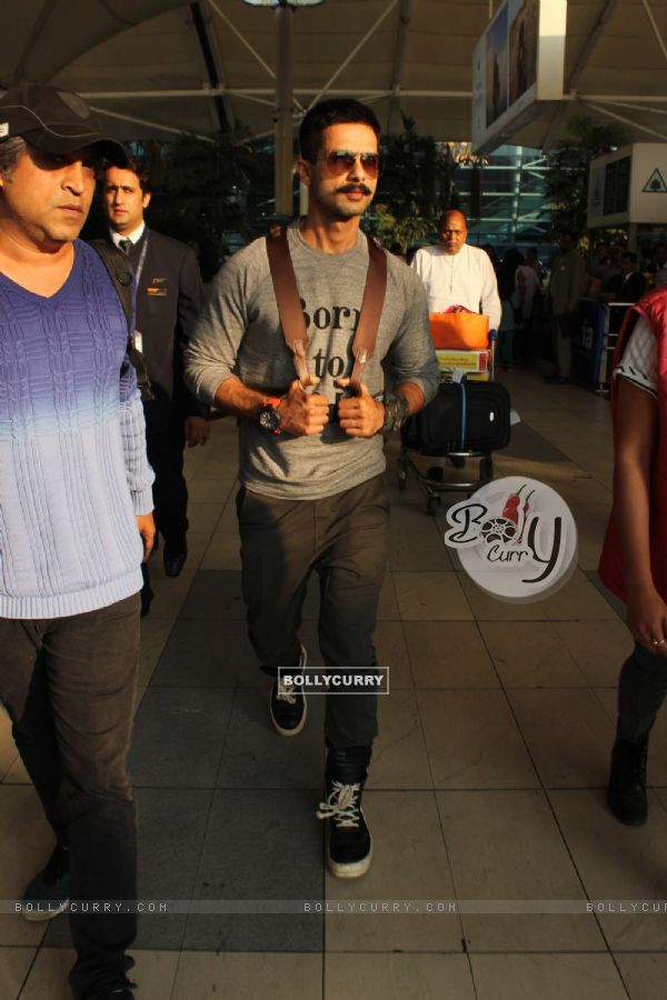 Shahid Kapoor Snapped at Airport in his 'Rangoon' Look