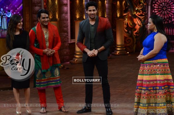 Sidharth Malhotra on Comedy Nights Bachao Kapoor & Sons for Promotions (398860)