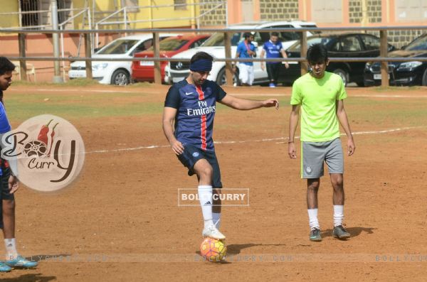Snapped: Ranbir Kapoor Practicing Soccer!