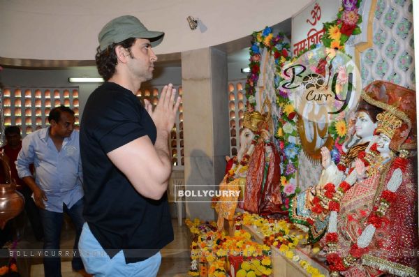 Hrithik Roshan performs Mahashivratri Pooja with Family