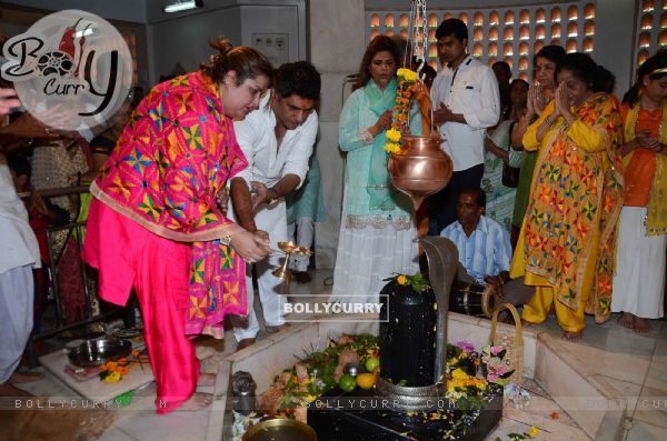 Hrithik Roshan performs Mahashivratri Pooja with Family