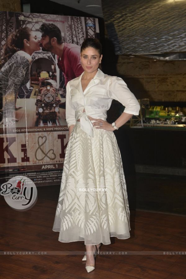 Kareena Kapoor at promotional event of Ki and Ka (399350)