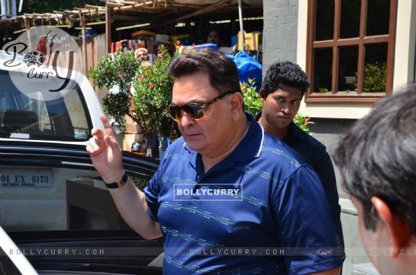 Rishi Kapoor with Kapoor & Sons Team at Lunch (399547)