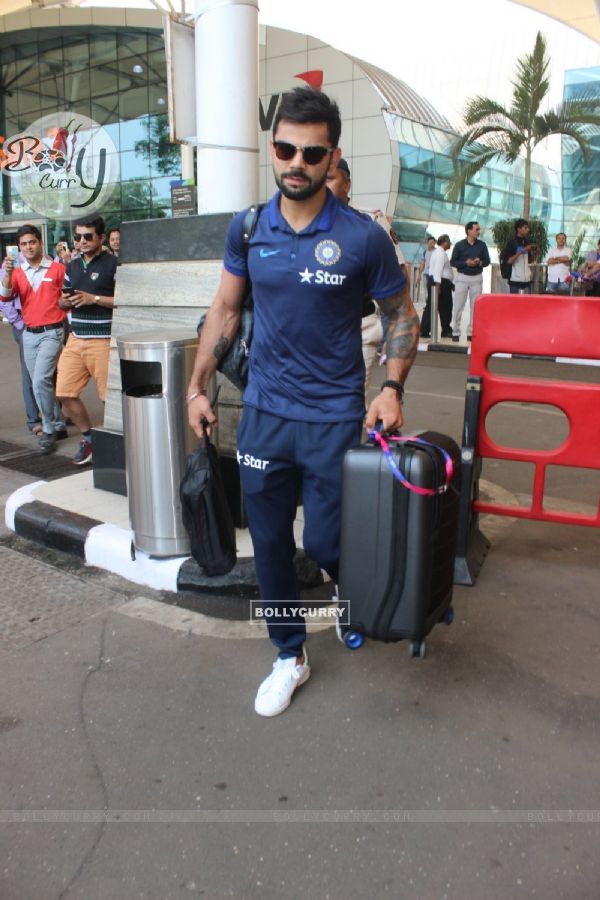 Virat Kohli Snapped at Airport