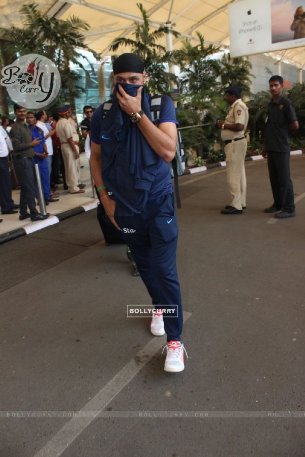 Harbhajan Singh Snapped at Airport