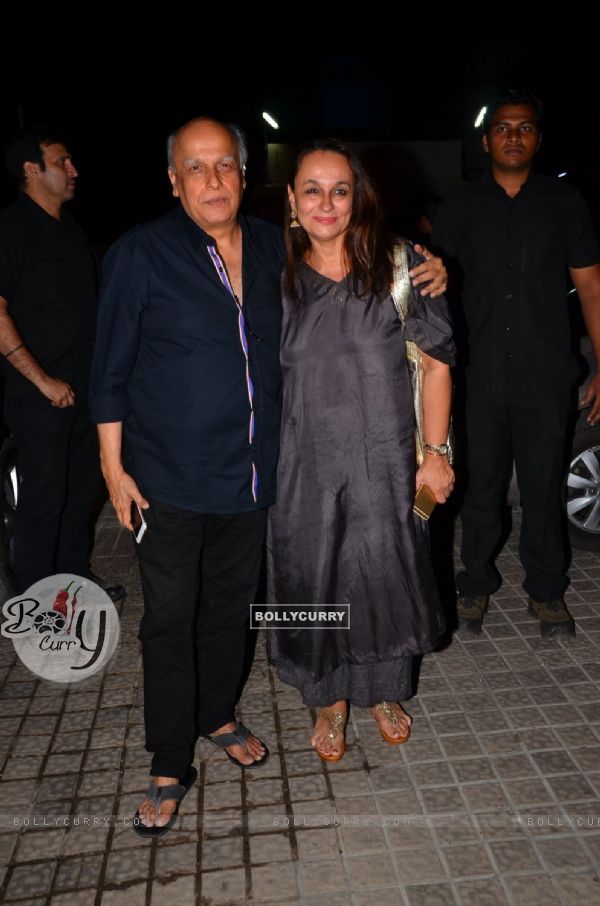Mahesh Bhatt with Soni Razdan at Special Screening of Kapoor & Sons