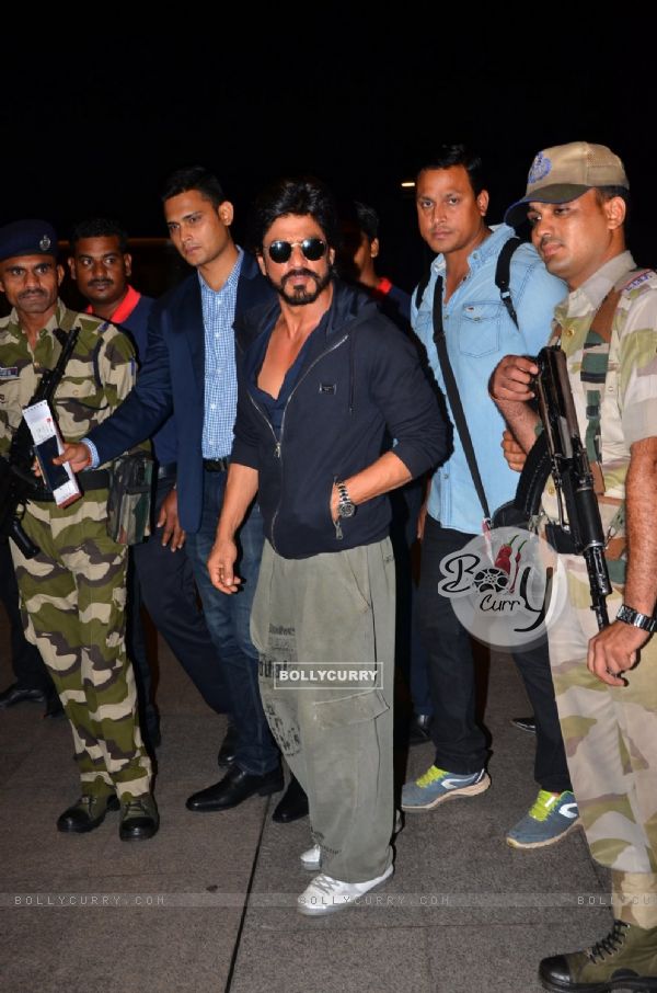 Shah Rukh Khan Leaves for TOIFA Awards