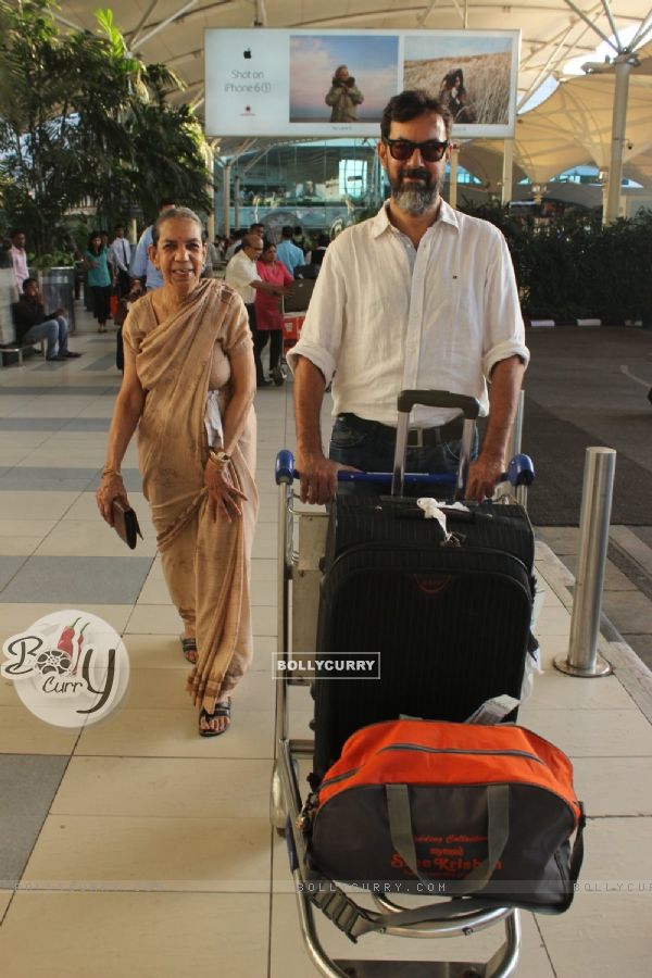 Rajat Kapoor Snapped at Airport