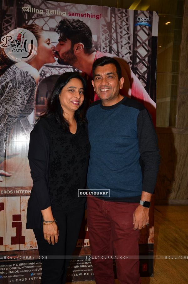 Chef Sanjeev Kapoor with wife at Special Screening of Ki and Ka (400926)