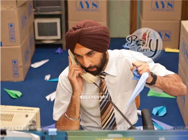 Ranbir Kapoor receiving a phone (40105)