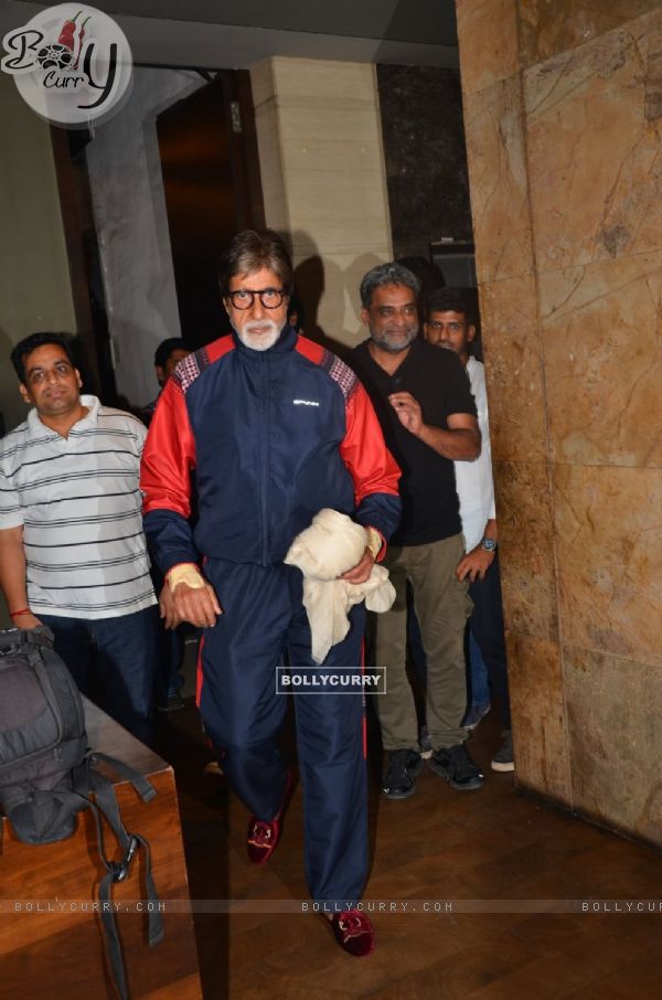 Amitabh Bachchan with R Balki at Special Screening of 'Ki and Ka' (401263)