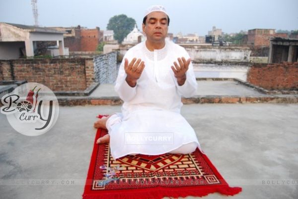 Paresh Rawal praying Namaz