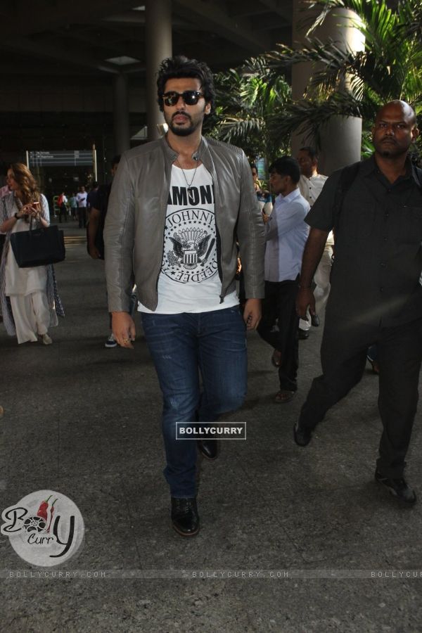 Airport Spotting: Handsome Arjun Kapoor!