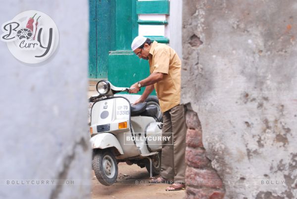 Paresh Rawal with his scooter (40152)
