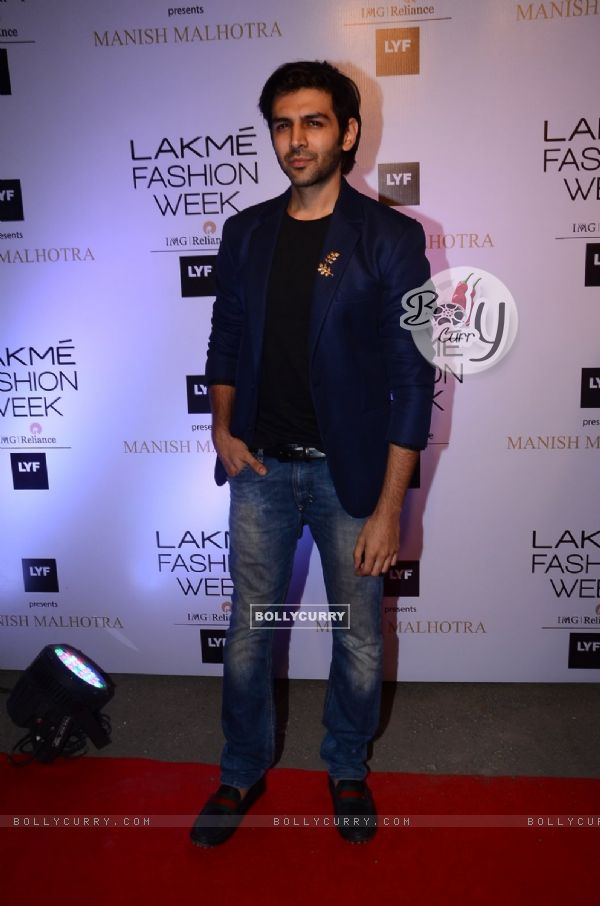 Kartik Aaryan at Lakme Fashion Show 2016
