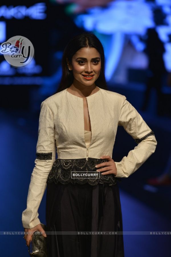 Shriya Saran at Lakme Fashion Show 2016