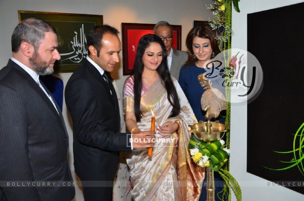 Gracy Singh at Kaveh Afraie's 'World Without Borders' Art Show