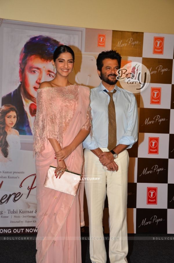 Sonam Kapoor and Anil Kapoor at the Launch of Mere Papa album
