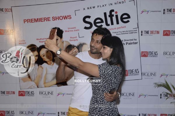Indraneil and Barkha Bisht Sengupta at Selfie With Celebs Paritosh Painter Play 2016