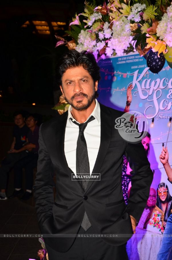 Shah Rukh Khan at Kapoor & Sons Success Bash (402123)