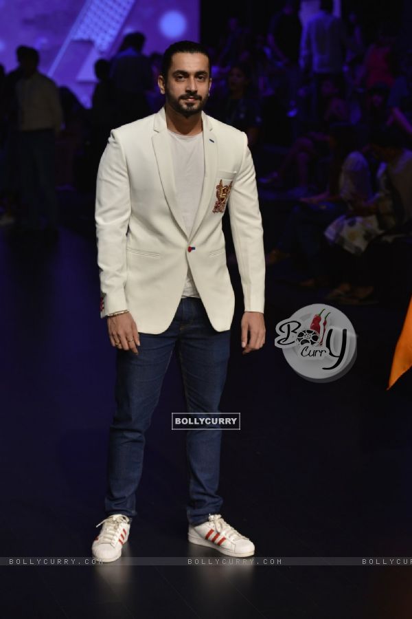 Sunny Singh at Lakme Fashion Show 2016