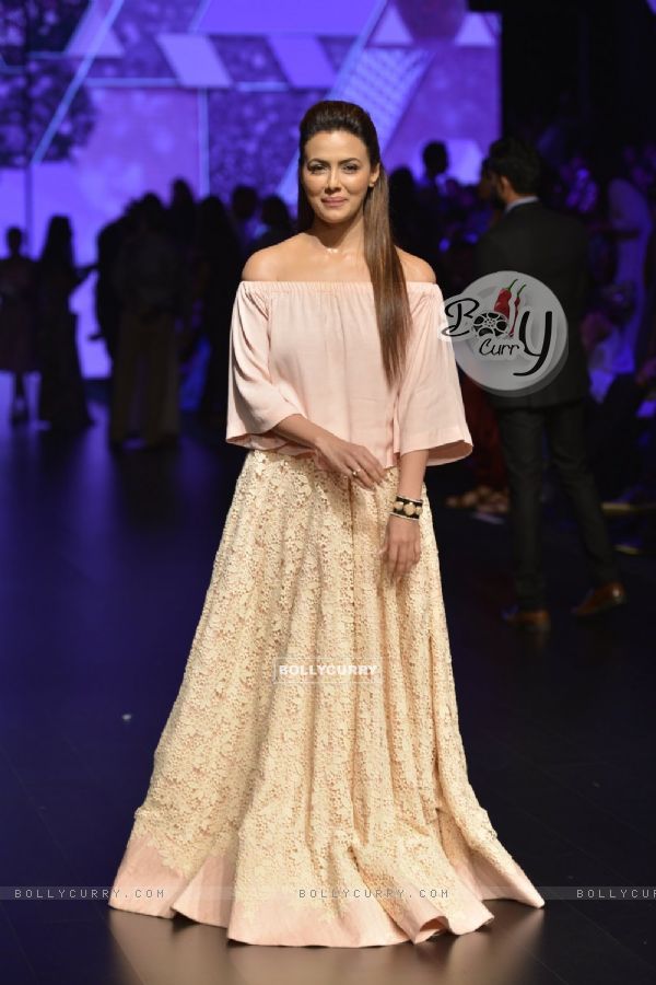 Sana Khan at Lakme Fashion Show 2016 - Day 5