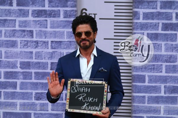 Shah Rukh Khan Promotes 'Fan' on 'Comedy Nights Bachao! (402316)