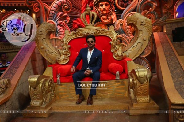 Shah Rukh Khan at Promotions of 'Fan' on 'Comedy Nights Bachao! (402317)