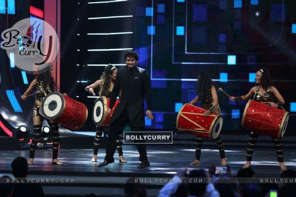 Arjun Kapoor Performs at COLORS GiMA AWARDS 2016