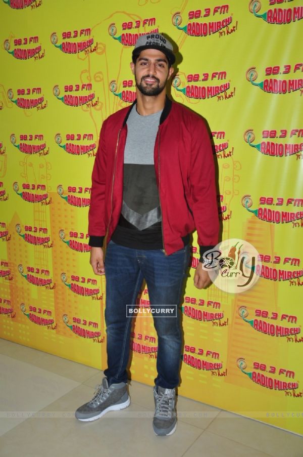 Tanuj Virwani for Promotions of 'One Night Stand' at Radio Mirchi (402619)
