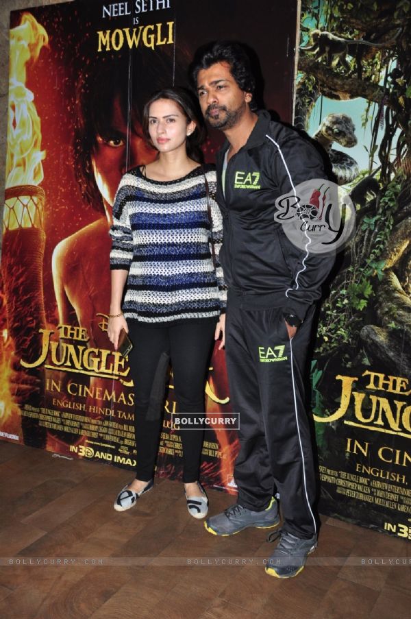 Nikhil Dwivedi with wife Gauri Pandit at Special Screening of 'The Jungle Book' (402681)