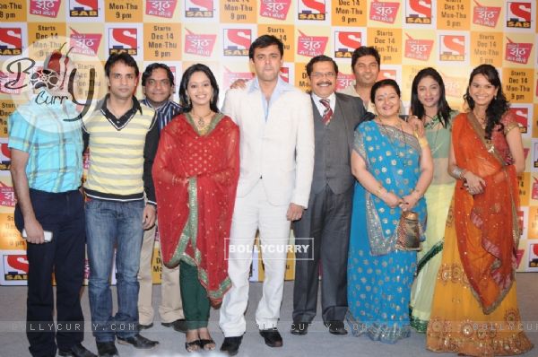 Cast of the show Sajan Re Jhoot Mat Bolo