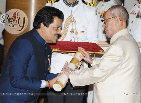Udit Narayan Receives Padma Bhushan from Hon'ble President Pranab Mukherjee