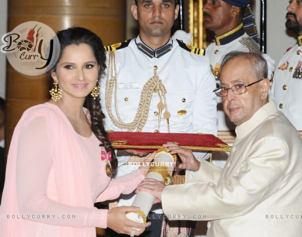 Sania Mirza Receives Padma Bhushan from Hon'ble President Pranab Mukherjee