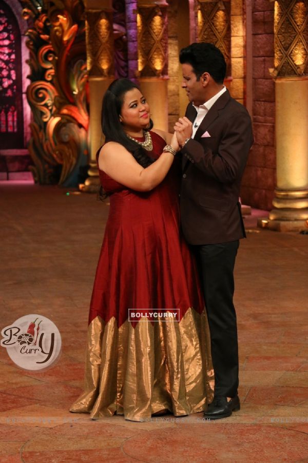 Manoj Bajpayee and Bharti SinghPromotions of 'Traffic' on Comedy Nights Bachao (403323)
