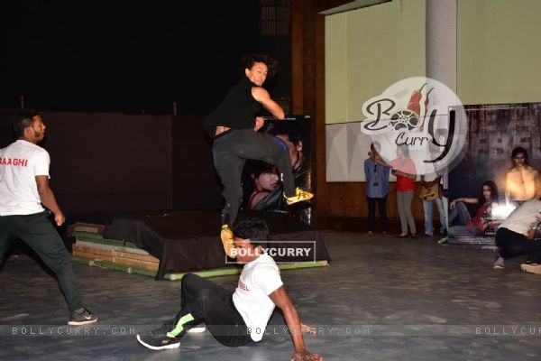 Tiger Shroff shows his Martial arts at promotional event of Baaghi (403410)