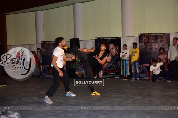 Tiger Shroff shows his Martial arts at promotional event of Baaghi (403411)