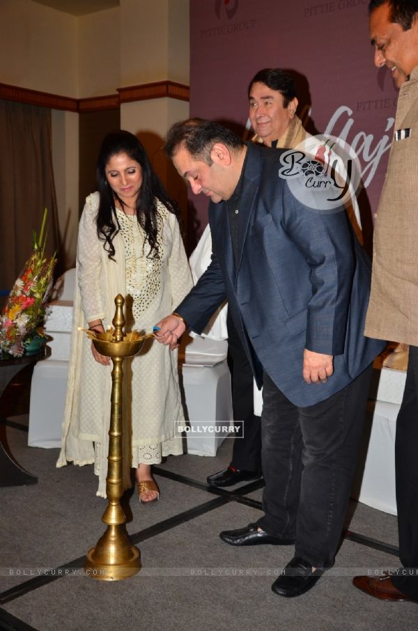 Randhir Kapoor and Rajiv Kapoor at Artist Geeta Das's Exhibition