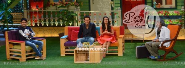 Baaghi Promotions: Tiger & Shraddha with host of 'The Kapil Sharma Show' Kapil & Sunil Grover (403793)