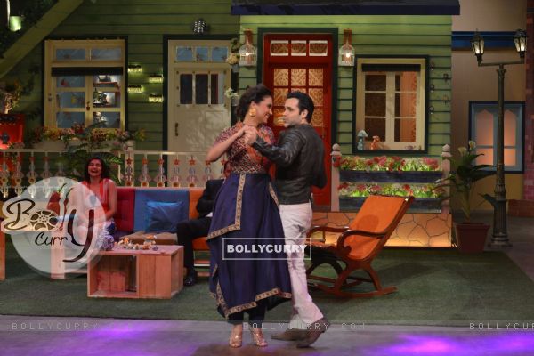 Dance Time! Emraan and Lara during Promotions of 'Azhar' on 'The Kapil Sharma Show' (403957)