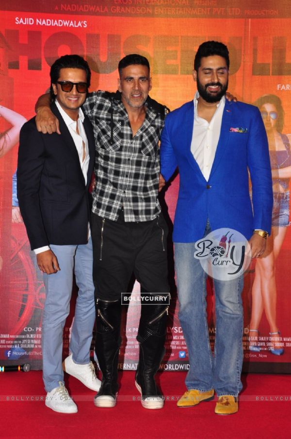 Akshay Kumar, Abhishek Bachchan and Riteish Deshmukh at Trailer Launch of the film 'Housefull 3' (404109)