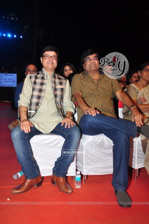 Ashok Saraf and Sachin Pilgaonkar at Color's Marathi Awards
