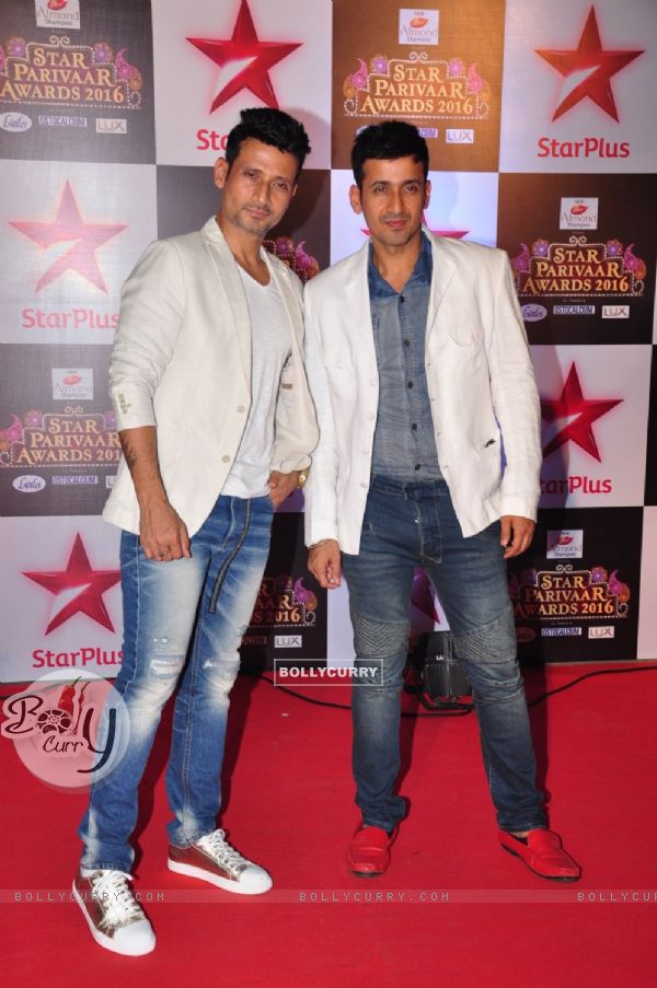Harmeet Singh & Manmeet Singh at Star Parivar Awards Red Carpet Event