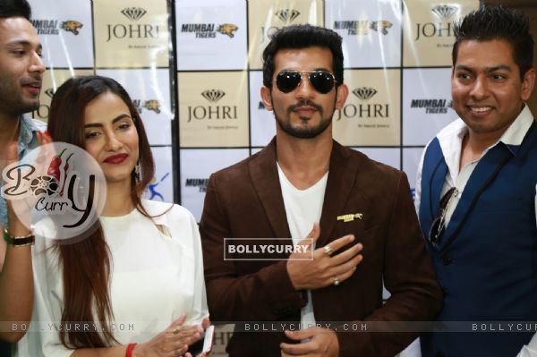 Arjun Bijlani and Tia Bajpai at the The Launch Soiree of Johri by Amaze Jewels