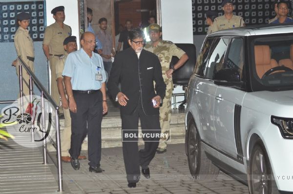 Amitabh Bachchan at Family returns from the 'National Award Ceremony'