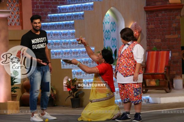 Kunaal Roy Kapur Promotes 'Azhar' on the sets of 'Comedy Nights Live'